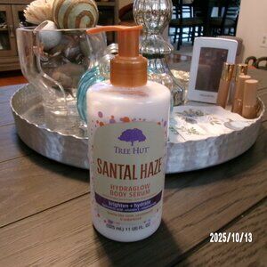 Tree Hut Hydraglow Body Serum SANTALHAZE Brighten And Hydrate 11 Oz Brand New